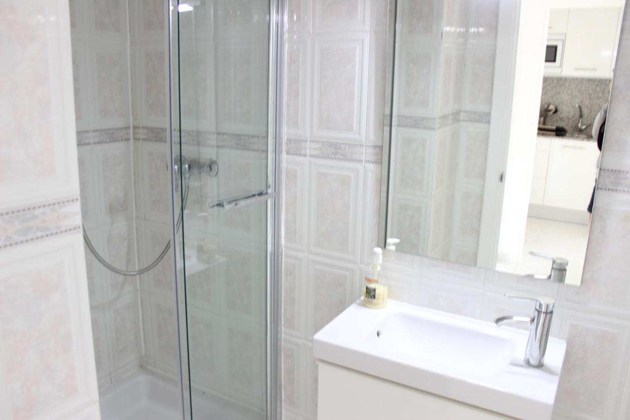 Beautiful Apartment In Front Of Beach, Pool, View Roses Extérieur photo