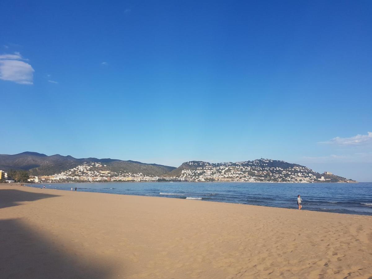 Beautiful Apartment In Front Of Beach, Pool, View Roses Extérieur photo